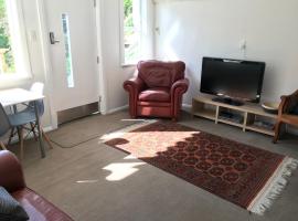 Sycamore Villa, 2 bedroom apartment, hotel with parking in Dunedin