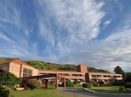 Pinares del Cerro Resort & Suites, hotell i Villa Carlos Paz