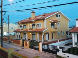 A Casa da Ti Laura - AL, guest house in Aveiro