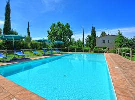 Villa Picchio by PosarelliVillas, hotel com piscina em Volterra