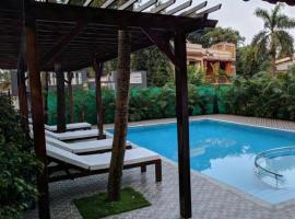 Motel La Grandeur, hotel with pools in Mapusa