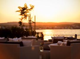 Sunset Deluxe Apartments, hotel en Vir