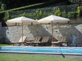 Casa Amabile con Piscina, hotel u gradu Arizzano