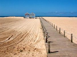 NEW APT center 1 min walk beach/river/casino!!!, khách sạn ở Figueira da Foz