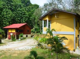 Country house Pulai Holiday Village, country house in Gua Musang