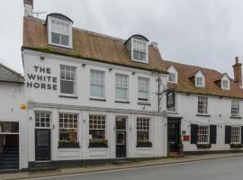 OYO White Horse Hotel, hotel v destinaci Storrington
