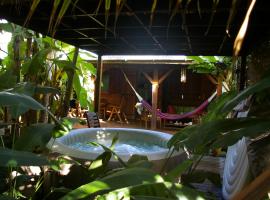 Kaz Créole Aventure Tropicale Insolite, Fibre, Jardin et Jacuzzi Privés, hotel in Saint-François