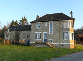 Les Hautes Loignieres, guest house in Pré-en-Pail