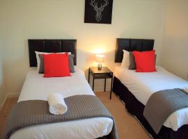 Kelpies Serviced Apartments MacGregor- 2 Bedrooms – hotel z parkingiem w mieście Grangemouth