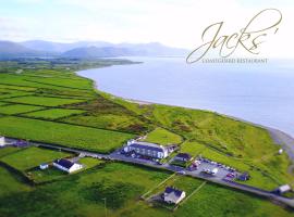 Jacks' Coastguard Cottage Vacation home, huvila kohteessa Glenbeigh