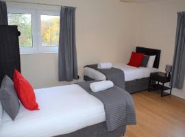 Kelpies Serviced Apartments Callum- 3 Bedrooms- Sleeps 6, hotel a Livingston