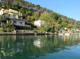 Alla Foce del Magra - Villa sul fiume con posto barca vicino Cinque Terre, hotel in Ameglia