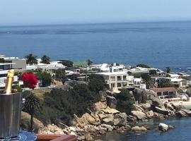 51 On Camps Bay, отель в Кейптауне, рядом находится Theatre On The Bay