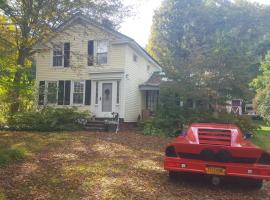 A Meadow House, hotel near Canaan Village Historic District, Lakeville