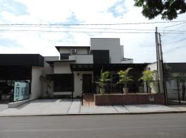 It'S Suites Hotel, hotel v destinaci Artur Nogueira