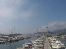 Apartamento primera l&iacute;nea de mar, Hotel in Vandell&ograve;s i l&rsquo;Hospitalet de l&rsquo;Infant