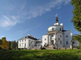Schlosshotel Burg Schlitz, hotel v destinaci Hohen Demzin
