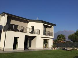 White House Lucia, hotel en Colico