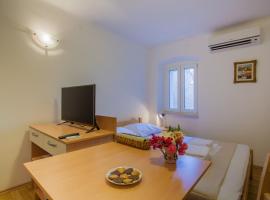 Apartments Calma, hotel in Cres