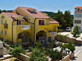 Apartmani Slavica、イェゼラのアパートメント