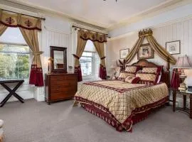 Noble Suites
