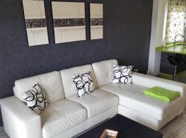 Palm-Mar 2 rooms Lovely!!!, hotel v destinaci Arona