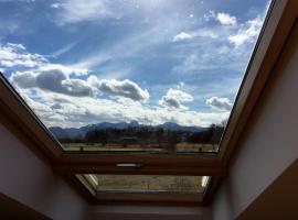 Ferienwohnung Bergblick: Bad Aibling şehrinde bir otel