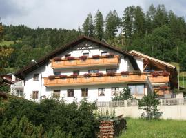 Landhaus Raich, farm stay in Jerzens