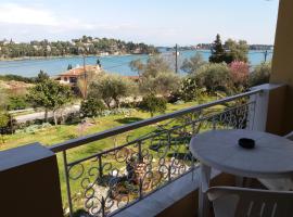 Athineos Apartments, hotell i Kommeno