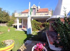 Pet friendly holiday house Zora, casa de praia em Privlaka