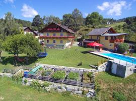 Essleggerhof: Fachau şehrinde bir havuzlu otel