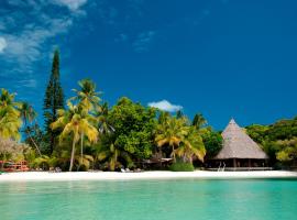 Oure Lodge Beach Resort, hotel na may pool sa Vao