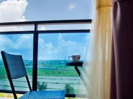 Amibao Resort每間房有獨立陽台 獨立衛浴有電梯可搭乘 自行入住 訂房後請留意訂房平台訊息 會將入住資訊與停車位置傳送在訊息裡