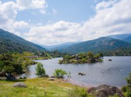 Núcleo de Turismo Rural Valle de Iruelas, El Burguillo Reservoir, Las Cruceras, hótel í nágrenninu