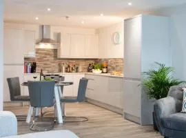 Cotels at 7Zero1 Serviced Apartments - Modern Apartments, Superfast Broadband, Free Parking, Centrally Located