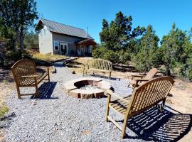 The Cedars Country Cottage, Solitude, Amazing Night Skies!!, holiday home in Blanding