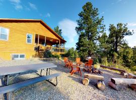 Long View Cabin, Breakfast Deck overlooking the Canyon!, vacation rental in Monticello
