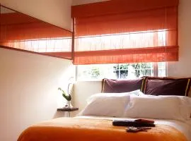 6 Suites Hotel