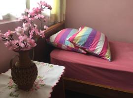 Astani Family Home โรงแรมในบูกิตติงกี