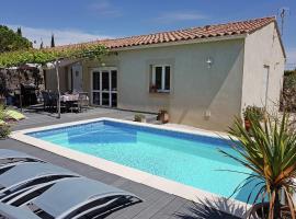 Beautiful villa with private pool, hotel en Lirac