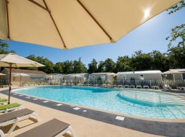 Camping Les Chèvrefeuilles, glamping site in Royan