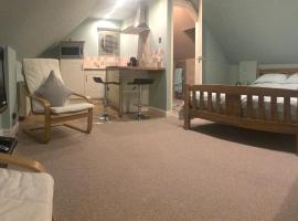 Somersall Park Studio, hotel with parking in Chesterfield