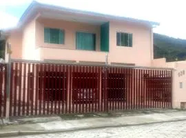 kitnets à 300mts Martim de Sá Caragua