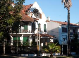 Santoral Restaurante y Posada Pet Friendly, guest house in Atlántida