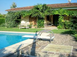 Modern Villa in Lazise with Private Pool, holiday home sa Lazise