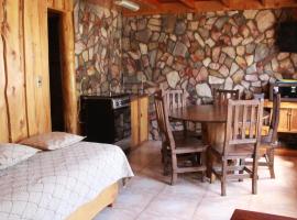 Cabañas Aitue, hotel blizu znamenitosti Futaleufu National Park, Futaleufú
