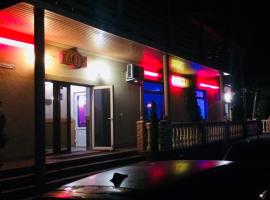 Ресторан-Нотель "ОКСАНА", hotel v destinácii Dobromilʼ
