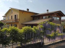 Sweet House Only Rooms, homestay in Peschiera del Garda