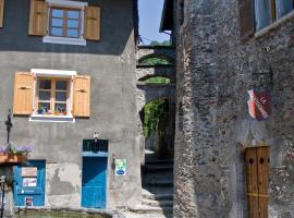 Au Cheval Blanc - appartements et chambres d'hôtes, hotel perto de Albertville Train Station, Albertville