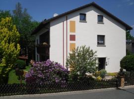 Ferienwohnungen und Gästezimmer Herrmann, soodne hotell sihtkohas Steinbach am Wald